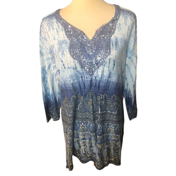 ENERGIE BLUE MULTICOLOR W/ LACE 3/4 SLEEVE SHARK BITE HEM EMBELLISHED TOP 1X - Picture 3 of 13